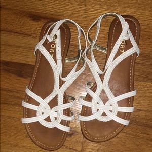 Women’s flat sandals